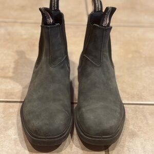 Like new women’s Blundstone boots size 6 1/2